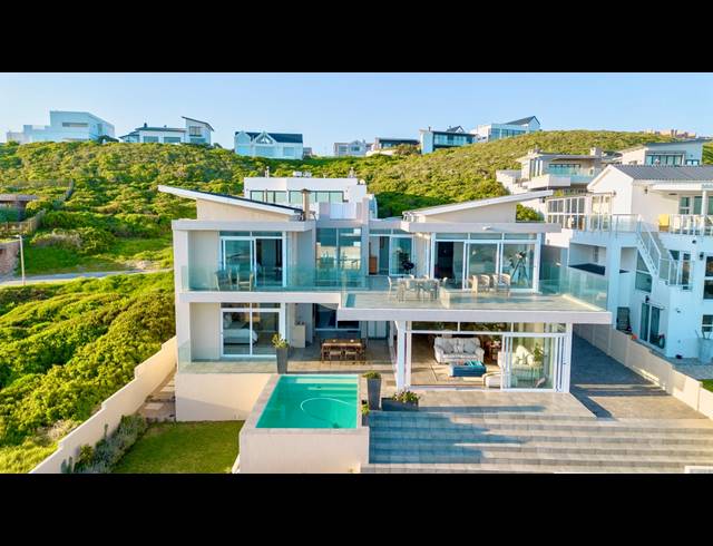 4 BEDROOM HOUSE FOR SALE IN PEARL BAY